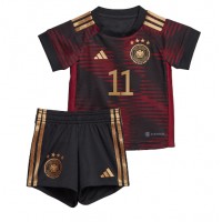 Otroški Nogometni dresi Nemčija Mario Gotze #11 Gostujoči SP 2022 Kratek Rokav (+ Kratke hlače)